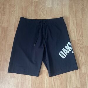 Oakley Men’s Black Regular Fit Coupe Standard Swim Trunks Waist Size 36